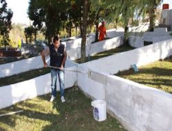 Rize'de Bayram Öncesi Mezarlıklar Temizlendi