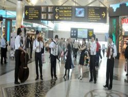 Atatürk Havalimanı'nda Bayram Yolcuları Müzikle Uğurlandı