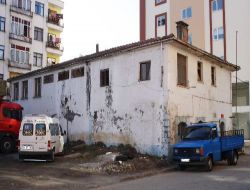 Tarihi Tekel Binasının Kaderine Terk Edilmesi Tepki Çekiyor