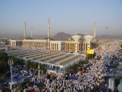 Arafat'ta Sabahın İlk Işıkları: Hacı Adayları Cabelal-Rahme'yi Doldurdu!!