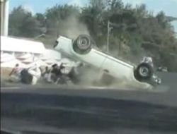 Kenya'da İnanılmaz Kaza Saniye Saniye Görüntülendi