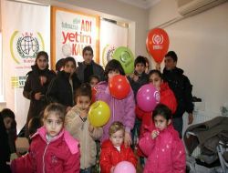 İhh İhtiyaç Sahibi Çocukları Giydirdi