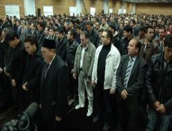 Ukrayna'da Müslümanlar Bayram Namazını Fuar Merkezinde Kıldı