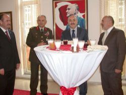 Isparta'da Protokole Kavurma İle Lavaş İkram Edildi