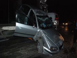 Alkollü Sürücü Önce Direği Yıktı, Sonra Da Takla Attı!