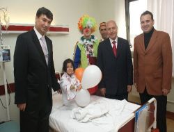 Sdü Tıp Fakültesi Yönetimi Çocukların Bayramını Kutladı