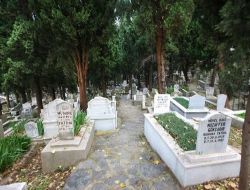 Mezarlıklarda Bayram Temizliği Yapıldı