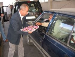Habur'dan Giriş Yapan Sürücülere Şeker İkramı