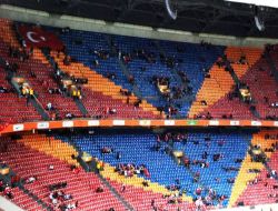 Amsterdam Arena'da Dev Türk Bayrağı