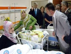 Kaymakamdan Bayram Bebeğe Çeyrek Altın