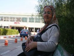 Hastanede Bileziklerinin Çalındığını İddia Etti