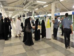 Hacı Adayları Mina ve Arafat Arasını Trenle 7 Dakikada Katetti