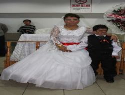 100 Santimlik Damat Düğün Yaptı