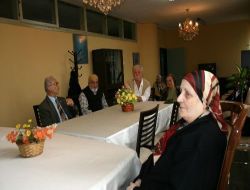 Huzurevi Sakinleri El Öpecek Evlatlarını Beklediler