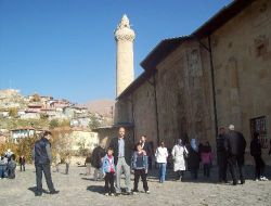Ulu Camii ve Darüşşifası Ziyaretçi Akınına Uğradı