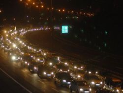 Bayram Tatili Dönüşü Başladı; Uzun Araç Kuyrukları Oluştu!