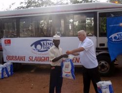 Uganda'da 6 Bin Aileye Kurban Eti Dağıttılar