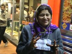 Kamerayı Görünce Dili Çözüldü!