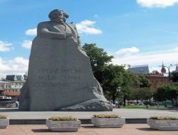 Rusya: Marks Bize Ait Değil, Heykelini Başkentten Kaldıralım