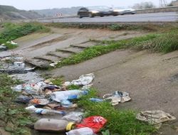 Tatilcilerden Geriye Yol Kenarlarındaki Çöpler Kaldı