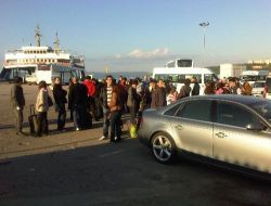 Çanakkale İskelesi'nde Araç Yoğunluğunun Yerini Yolcular Aldı