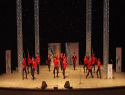 Fatih Kısaparmak, Moskova'yı 'Kilim Kilim' Dokudu