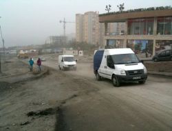 İki Aydır Bitirilemeyen 50 Metrelik Yol Vatandaşları İsyan Ettirdi