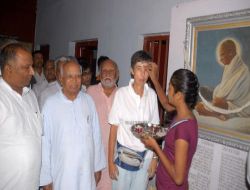 Gandi'den Esinlenen İngiliz Diplomatın Eşinden 17 Günlük Yürüyüş