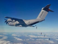 Airbus Başkanı Askeri Uçaktan Paraşütle Atladı