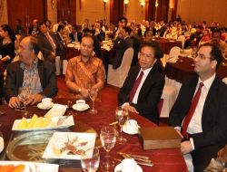 Türk Okullarına Destek İsteyen D8 Genel Sekreteri, Yıllık 5 Bin Dolar Yardım Sözü Verdi