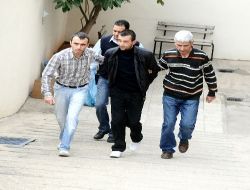 Antalya'da Kamyon Şoförünü Öldüren Zanlı, 6 Ay Sonra İzmir'de Yakalandı