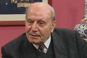 Hüseyin Üzmez'in pantolonu düştü