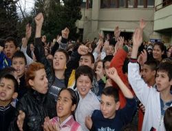 Öğrenci Ve Veliler, Bıçaklı Kavgayı Protesto İçin Yürüdü