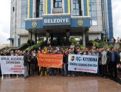 Buca Belediyesi'nde İşten Çıkarılan Kadın, Çadır Kurup Oturma Eylemi Başlattı