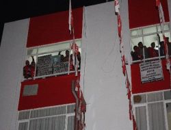 Chp İl Binasının İşgal Edilmesi: Eylem Yapan İşçilerden Biri Rahatsızlandı