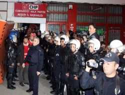 Chp İl Binasını İşgal Eden İşçilere Polis Müdahale Etti