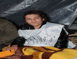 İşten Çıkarılan Bayan İşçi Oturma Eylemini Sürdürüyor