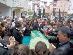 Ordu'da Yatağında Ölü Bulunan 12 Yaşındaki Çocuk Toprağa Verildi