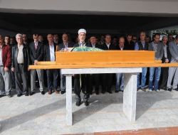 Arınç'ın Teyzesinin Kızı Nurten Özçelik'in Cenazesi Dualarla Defnedildi