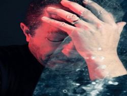 100 Ünlü İsim Aıds İçin Aynı Sergide Buluştu