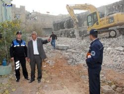 Toplum Destekli Polis Harabe Binanın Yıkımını Sağladı, Mahalle Sakinleri Nefes Aldı