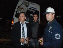 Yolcu Minibüsü İle Otomobil Çarpıştı: 3 Yaralı!
