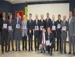 Kılıçaslan Eğitim Vakfı'ndan, 20 Yılını Dolduran Öğretmenlere Plaket