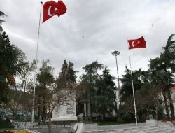 Şiddetli Lodos Hayatı Olumsuz Etkiliyor!
