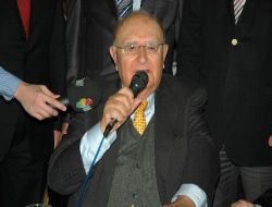 İşadamı Şevket Demirel: Arkamızdan Küfür Ederler Diye Yıllarca Plaket Dağıtamadık