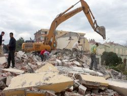 Özsu Tesisleri'ndeki Motel Evlerin Yıkımına Başlandı