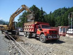 Of'ta Doğalgaz Çalışmaları İçin İlk Kazma Vuruldu