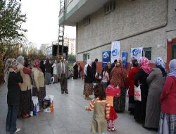 Kimse Yok Mu Derneği'nden Yoksullara Gıda Yardımı