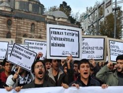 Üniversite Öğrencileri, Erdoğan'ın Rektörlerle Buluşmasını Protesto Etti