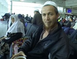 Dolandırılınca Hacı Olamayan Özbekler, Günlerdir Havalimanında Yatıp Kalkıyor